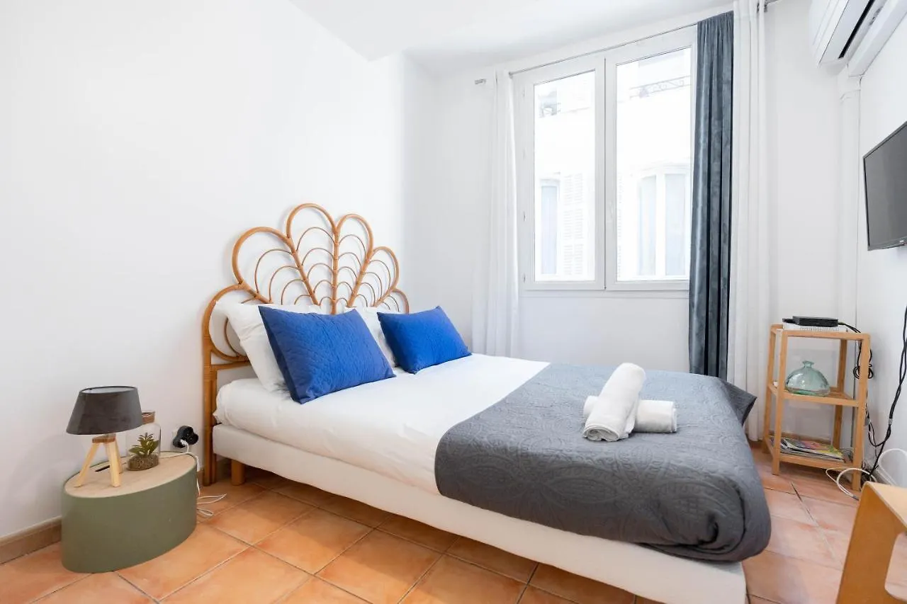 Holiday home Complexe Les Petits Paniers - 5 Studios - Clim - 16 Pers - Vieux Port Marseille France