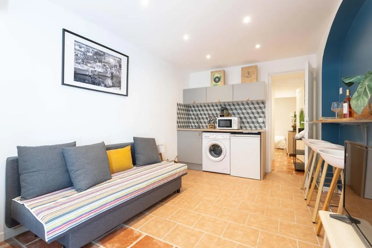 Complexe Les Petits Paniers - 5 Studios - Clim - 16 Pers - Vieux Port Marseille Holiday home