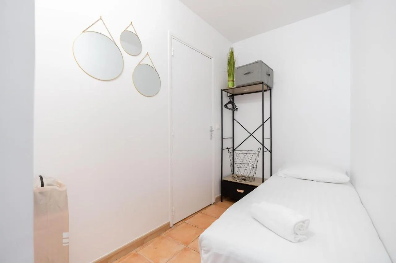 Complexe Les Petits Paniers - 5 Studios - Clim - 16 Pers - Vieux Port Marseille Holiday home
