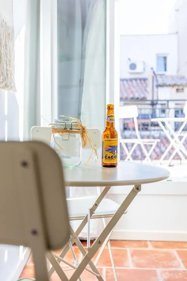 Complexe Les Petits Paniers - 5 Studios - Clim - 16 Pers - Vieux Port Marseille Holiday home